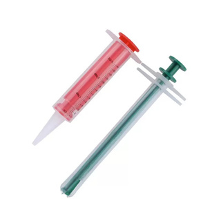 Pet feeding syringes